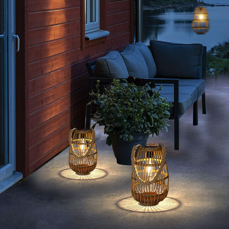 Solvinda | Solcellelampe i Rottingsstil