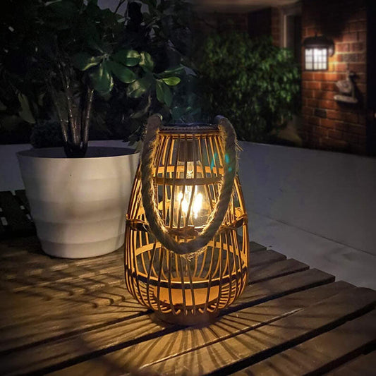 Solvinda | Solcellelampe i Rottingsstil