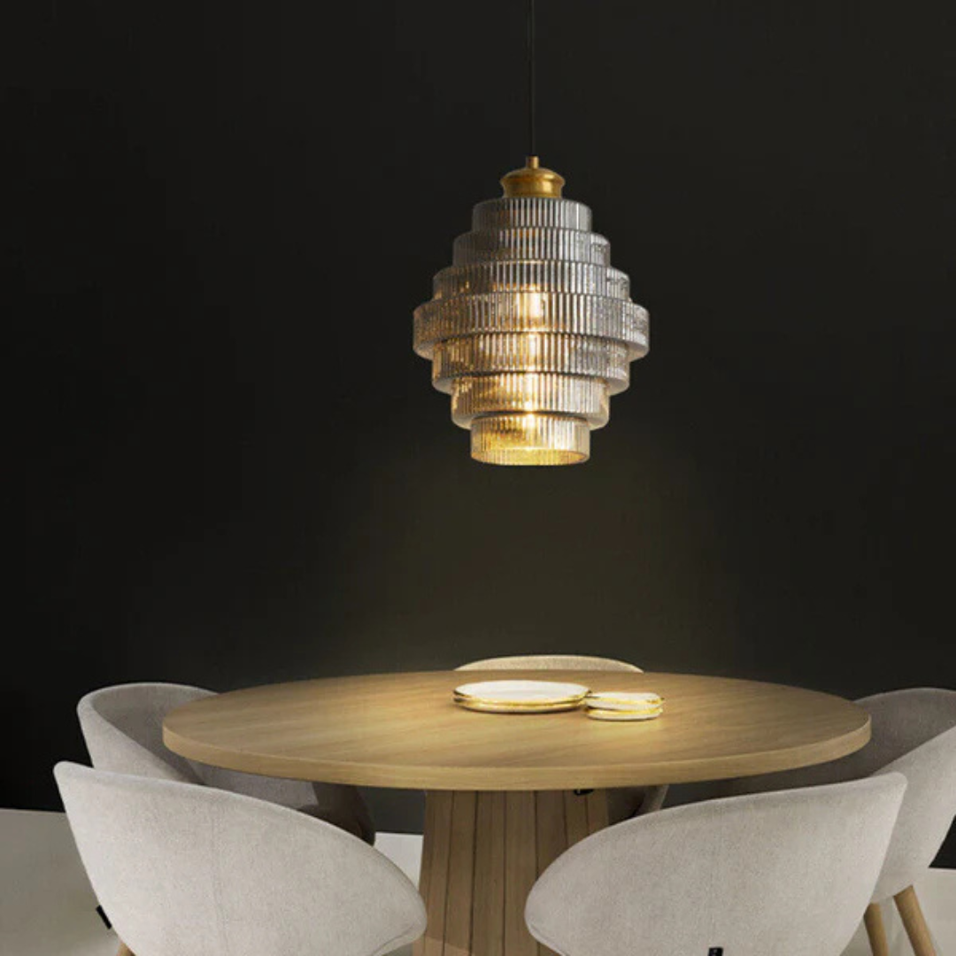 Liora | Lagdelt Loftlampe med Riflet Glas & Messing