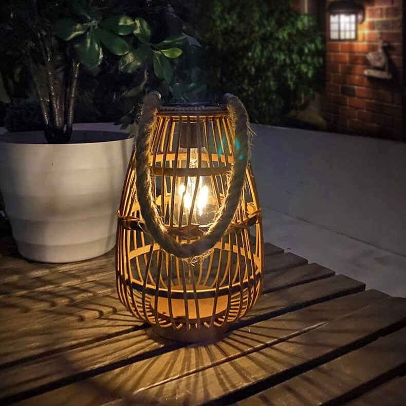 Solvinda | Solcellelampe i Rottingsstil
