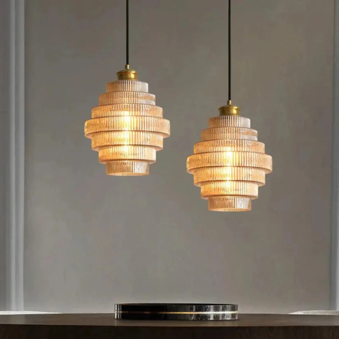 Liora | Lagdelt Loftlampe med Riflet Glas & Messing