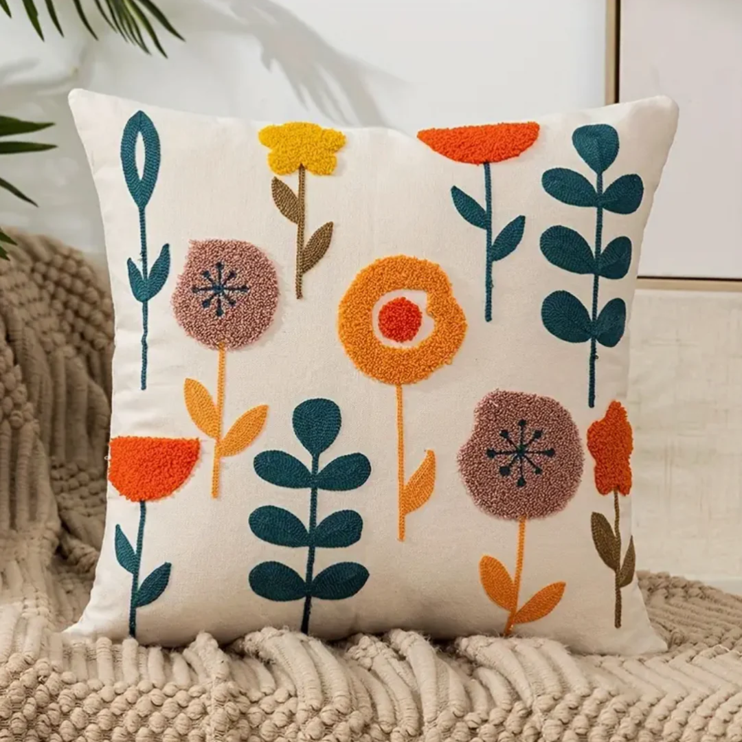 Floriva | Broderet Pudebetræk med Boho Blomster