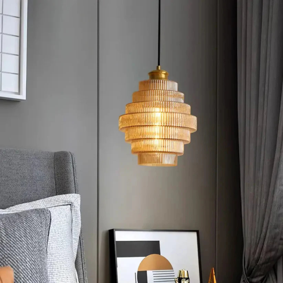Liora | Lagdelt Loftlampe med Riflet Glas & Messing