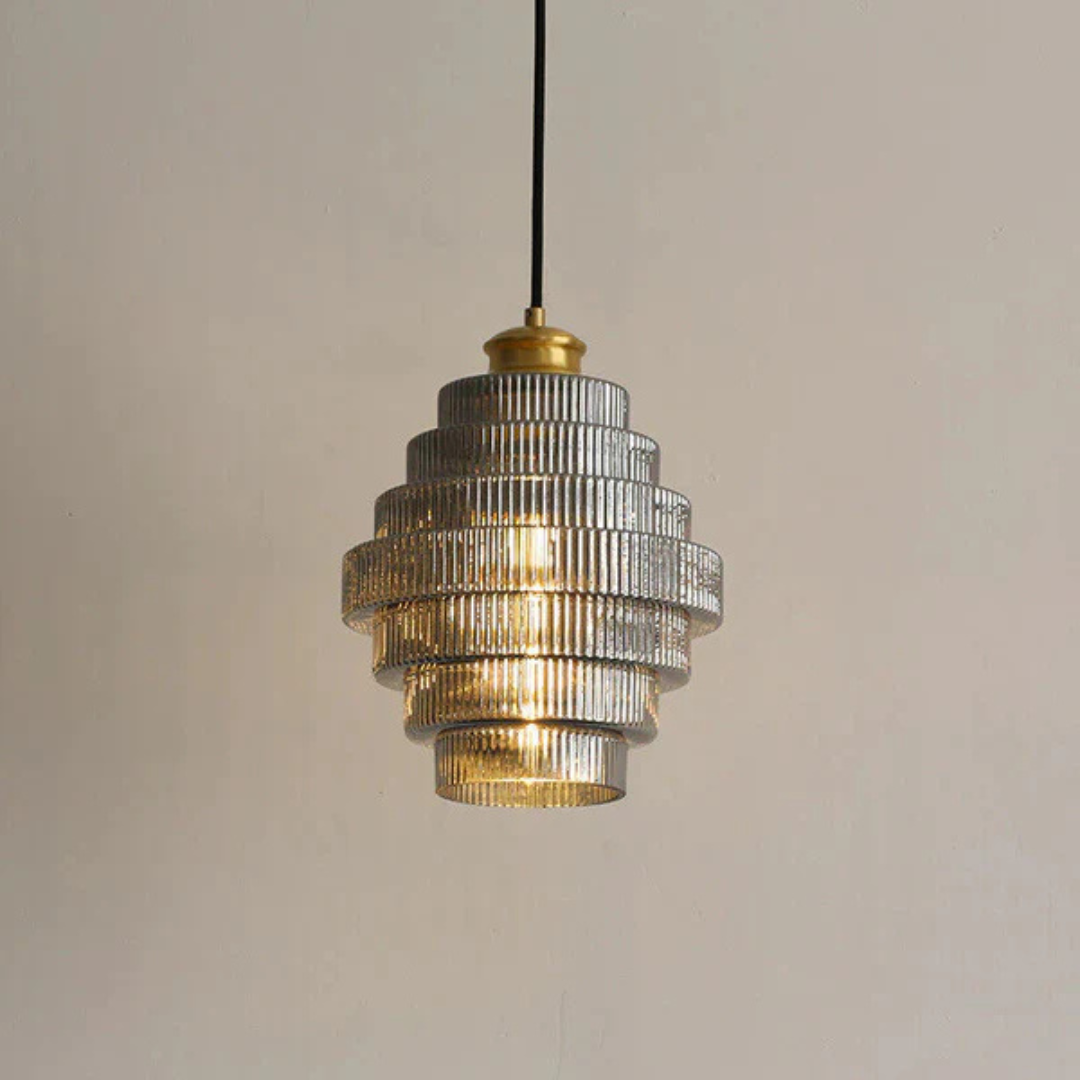 Liora | Lagdelt Loftlampe med Riflet Glas & Messing