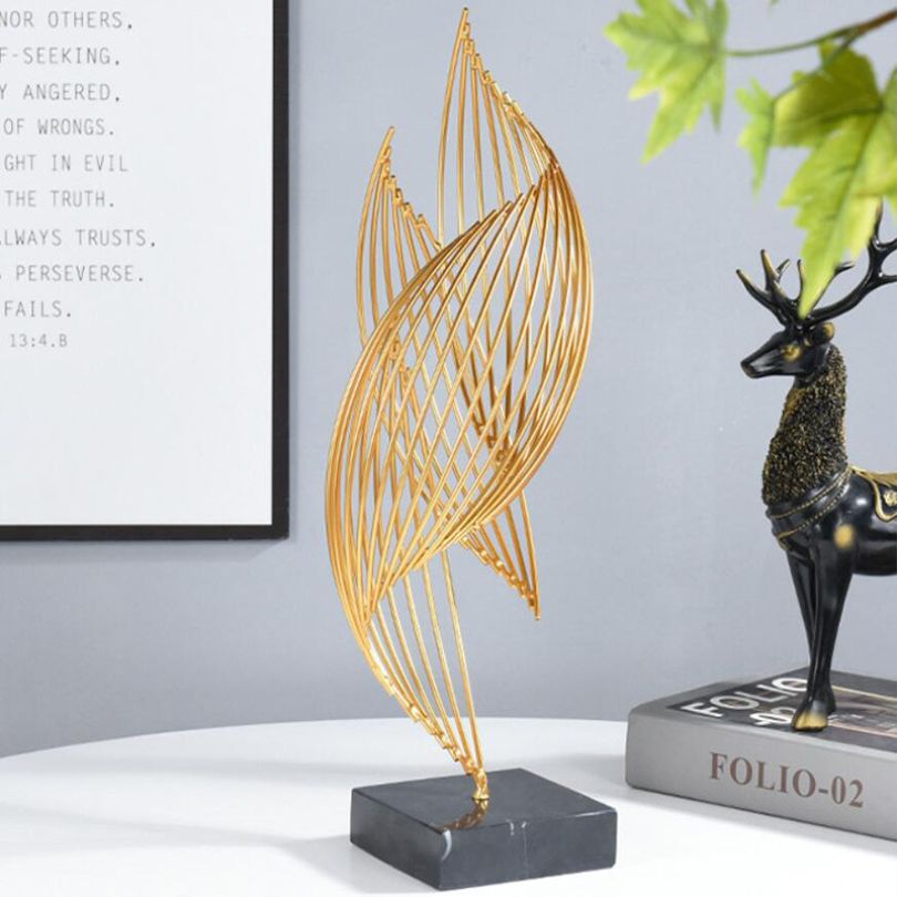 Solenne | Guld Skulptur med Marmorbase