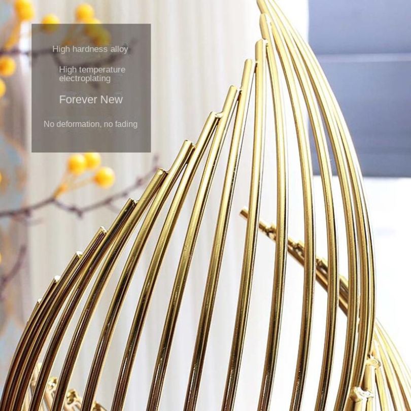 Solenne | Guld Skulptur med Marmorbase
