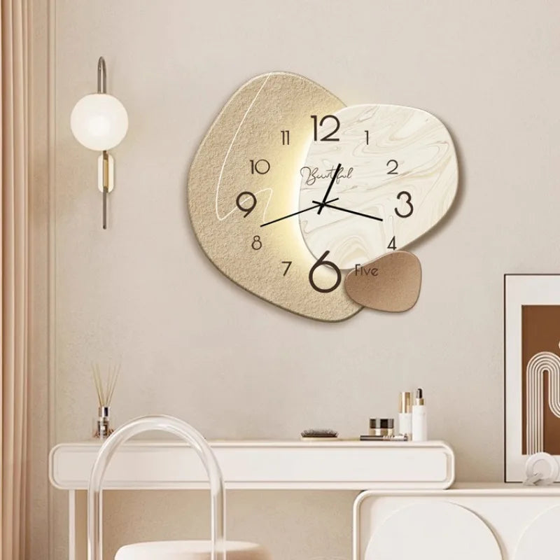 Evola | Vægur i Organisk Form med Beige Design