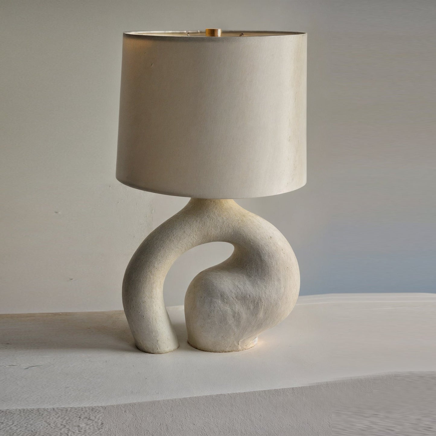 Calio | Skulpturel Bordlampe