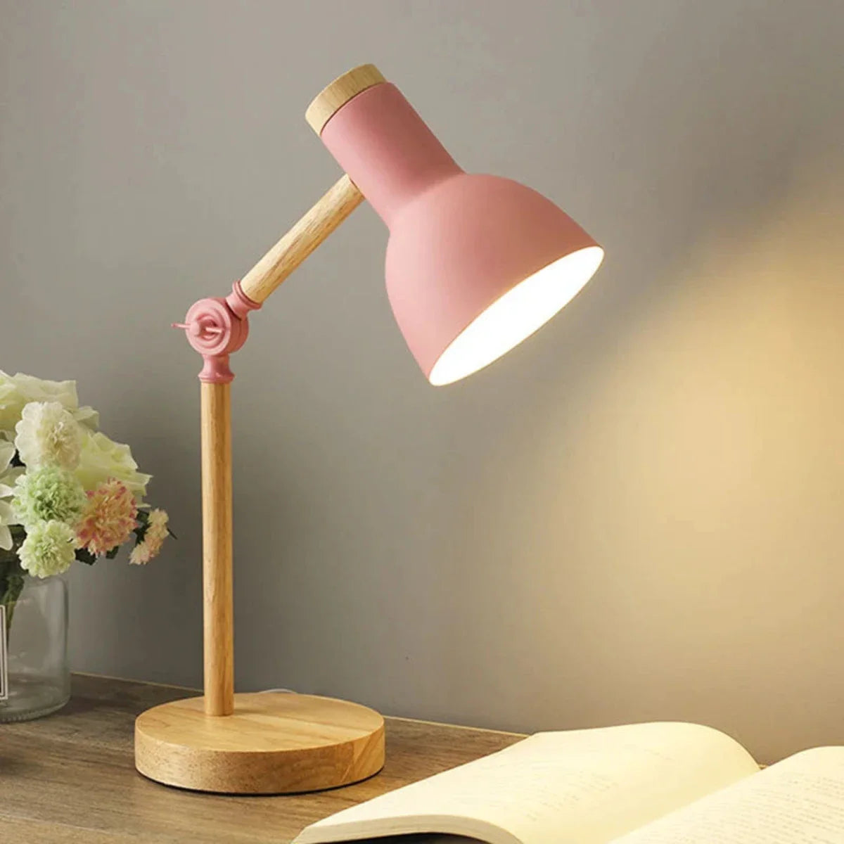Nordis | Højbar Træ Skrivebordslampe