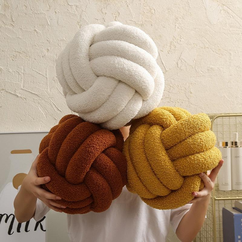 Knotello | Pude Knude i Bouclé & Fleece