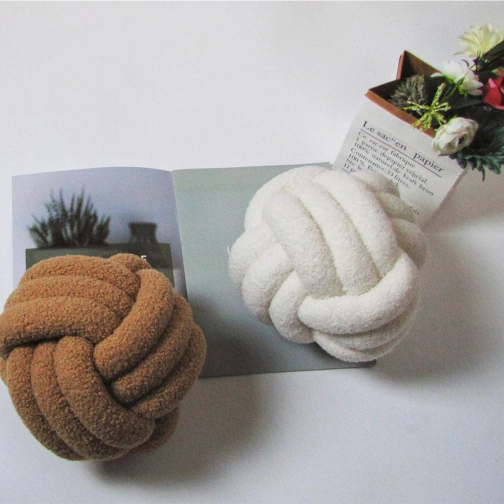 Knotello | Pude Knude i Bouclé & Fleece
