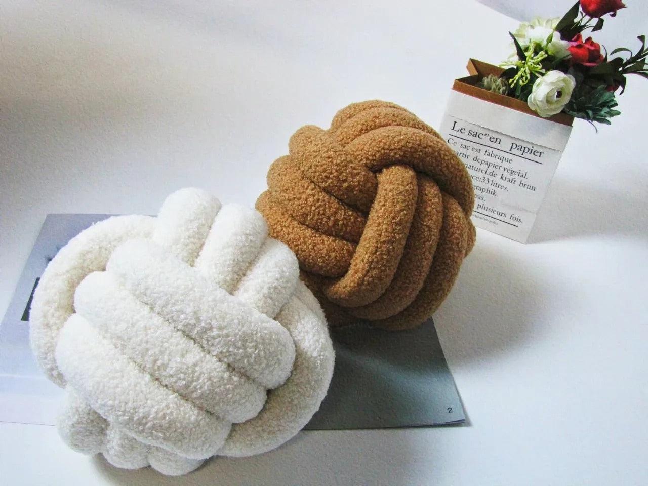 Knotello | Pude Knude i Bouclé & Fleece