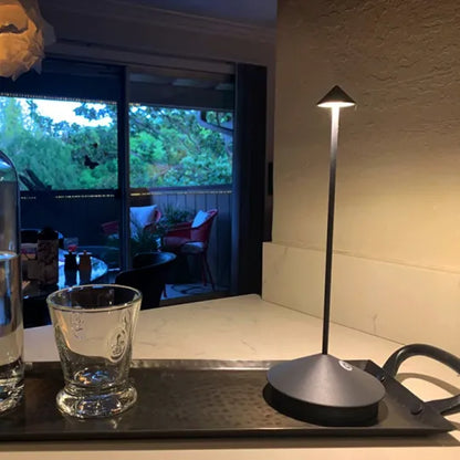 Élantra | Trådløs LED Bordlampe Minimalistisk