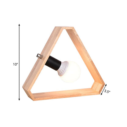 Triora | Triangelformet Bordlampe i Træ