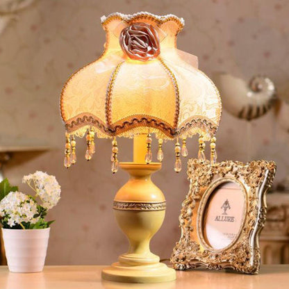 Roselina | Vintage Bordlampe med Stofskærm