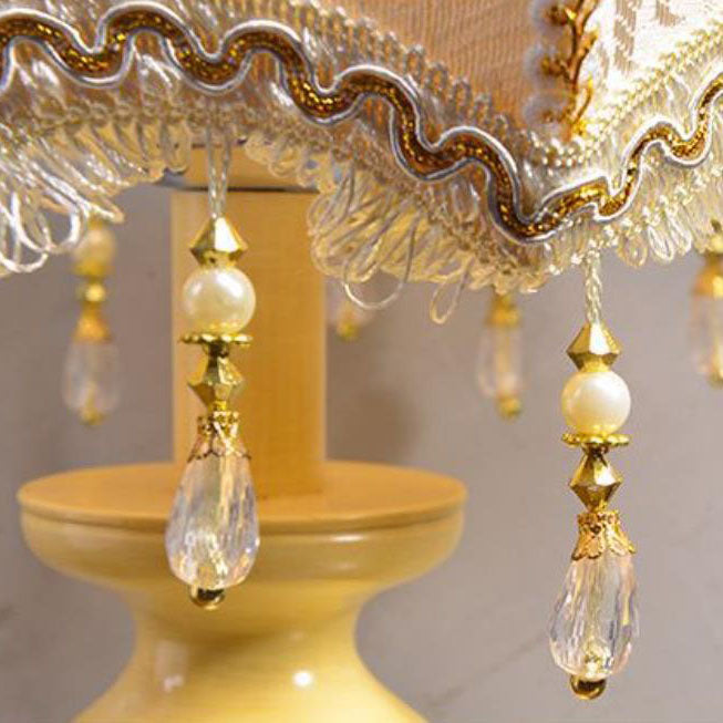 Roselina | Vintage Bordlampe med Stofskærm