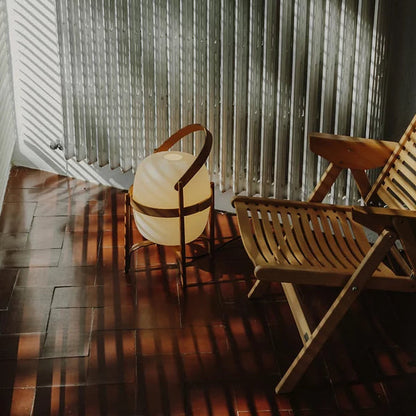 Noelle | Design Bordlampe i Træ & Opaalglas