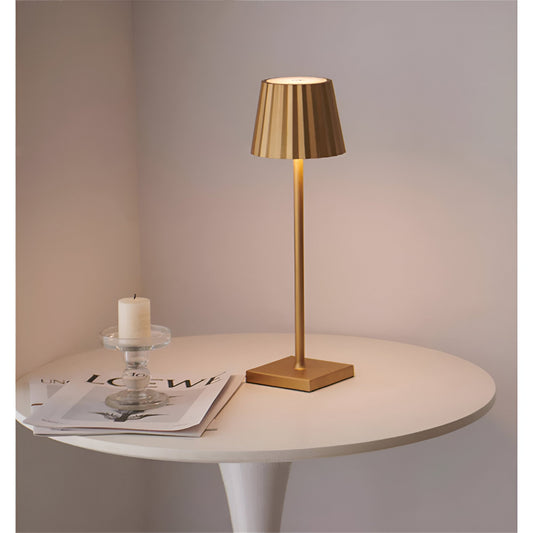 Lumora | Trådløs Touch Bordlampe i Moderne Design