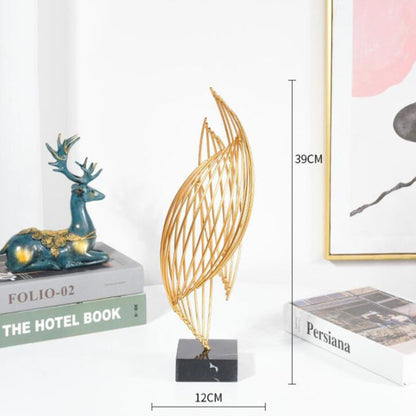Solenne | Guld Skulptur med Marmorbase