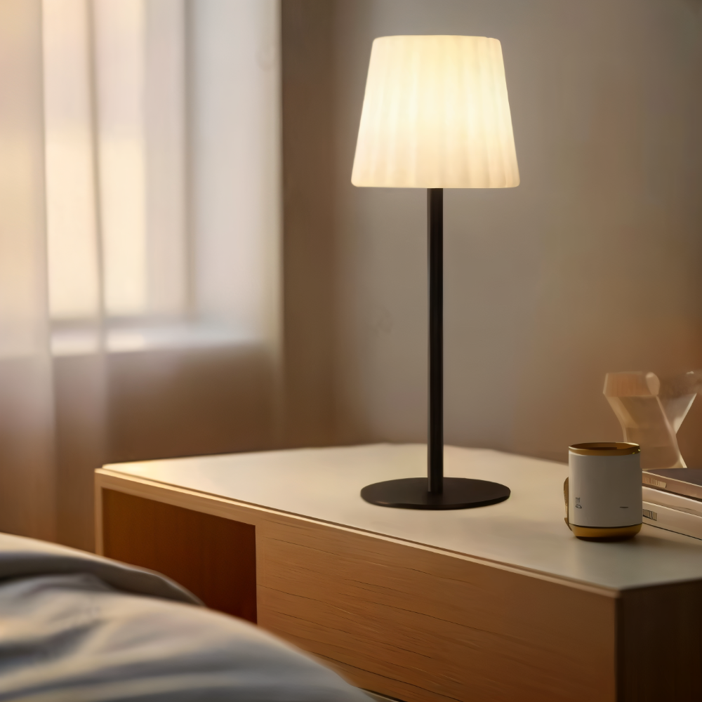 Lunaria | Bordlampe med Plisseret Skærm