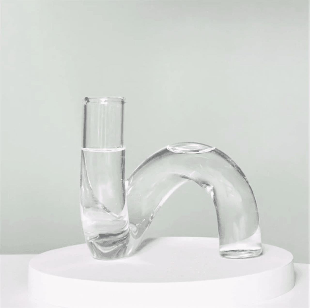 Curvala | Skulpturel Glasvase i Bøjet Design