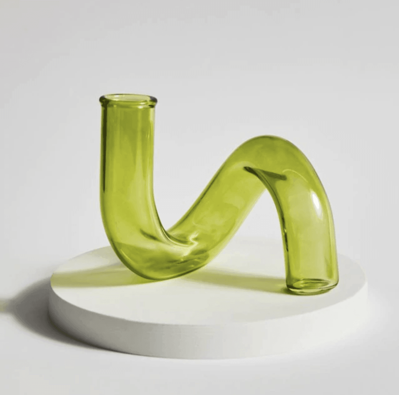 Curvala | Skulpturel Glasvase i Bøjet Design