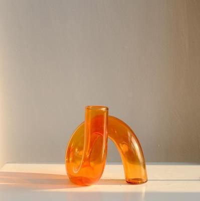 Curvala | Skulpturel Glasvase i Bøjet Design