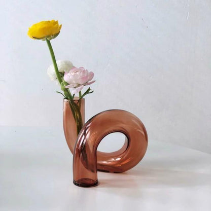 Curvala | Skulpturel Glasvase i Bøjet Design