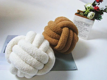Knotello | Pude Knude i Bouclé & Fleece